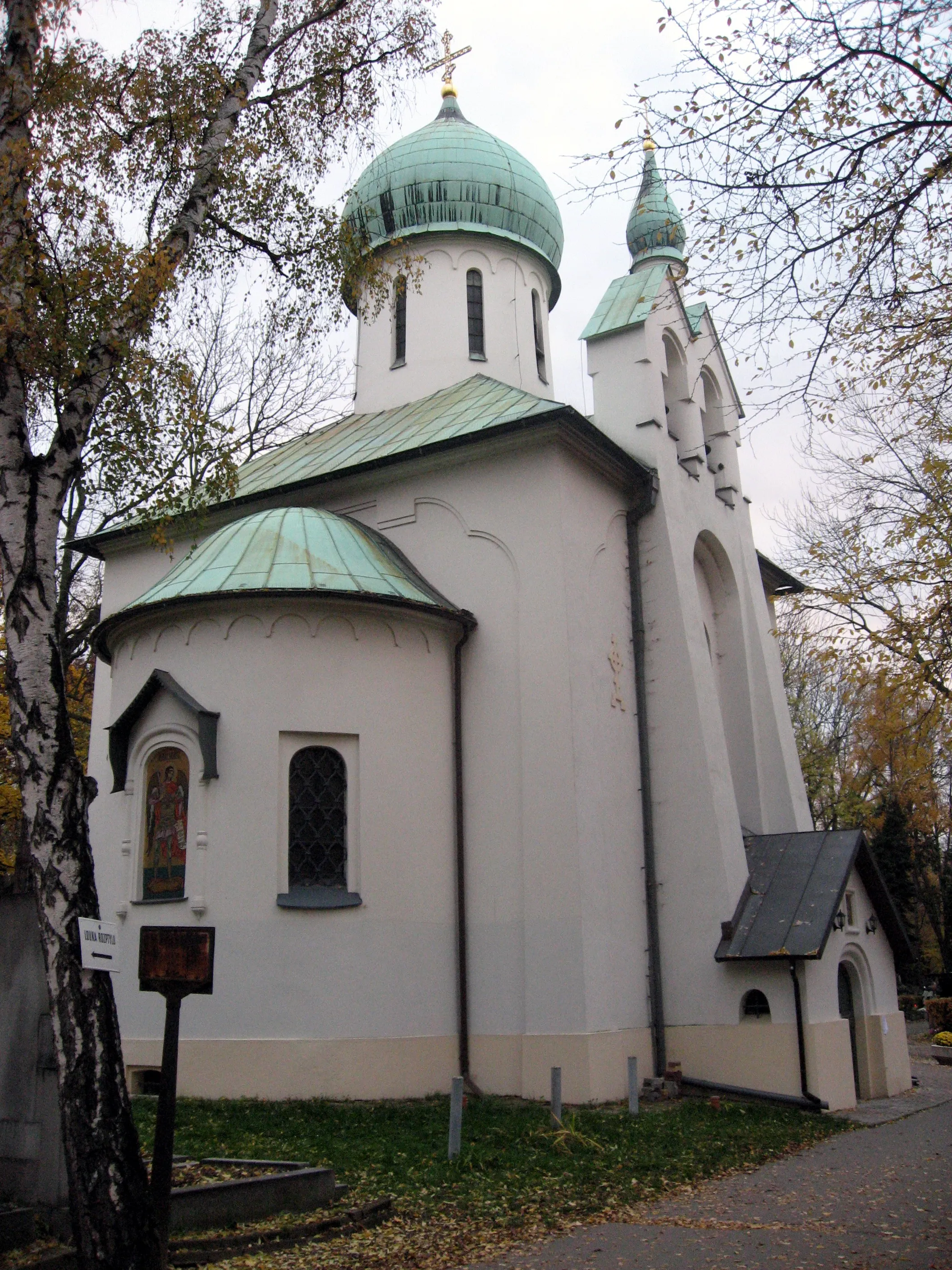 L&rsquo;église de la Dormition au cimetière d&rsquo;Olšany, à Prague, élevée par l&rsquo;émigration russe dans les années 1920. Source : photo Dezidor, Wikimedia Commons, CC BY 3.0.